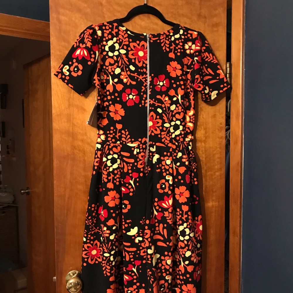 Small LuLaRoe Amelia dress with pockets NWT - Picture 6 of 6